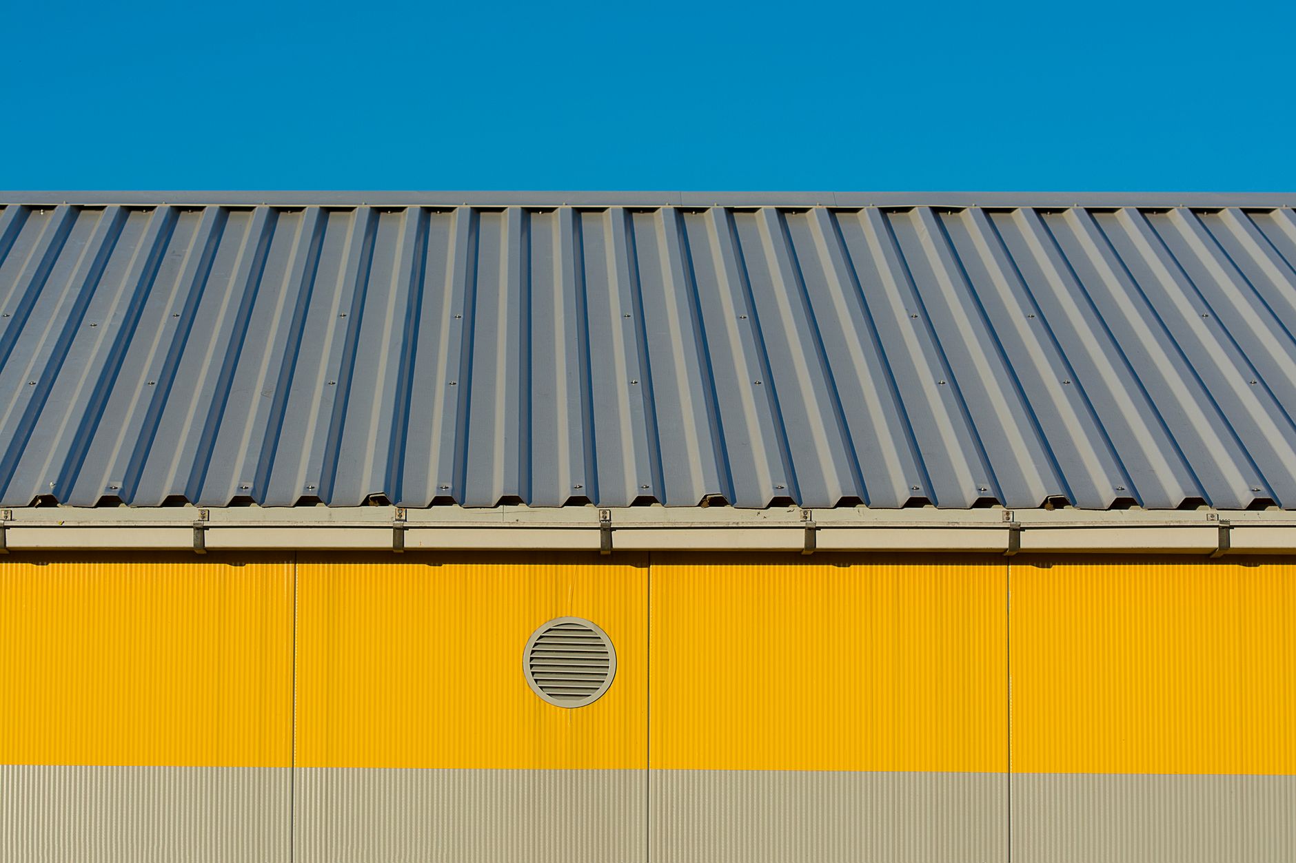 Roofing service in Sherman Oaks, CA