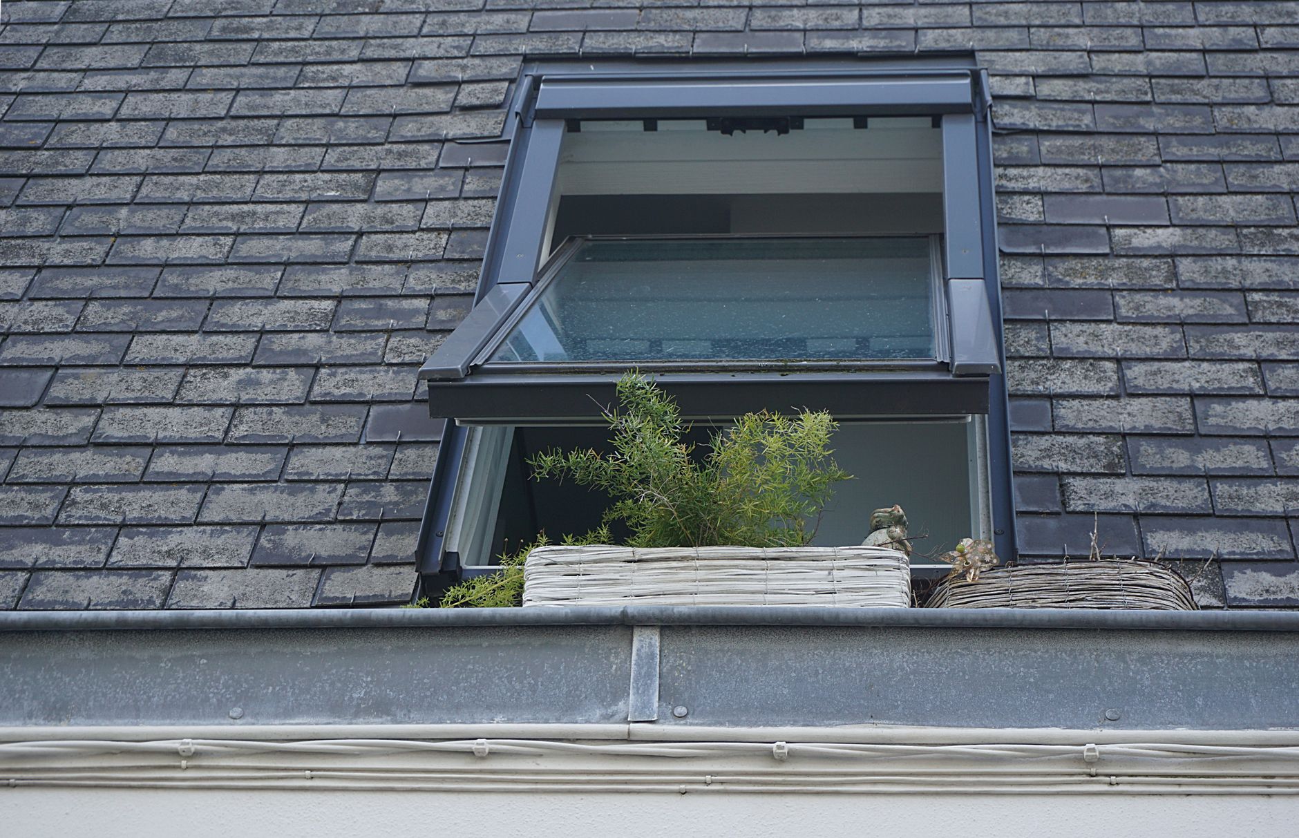 Roofing service in Santa Rosa, CA