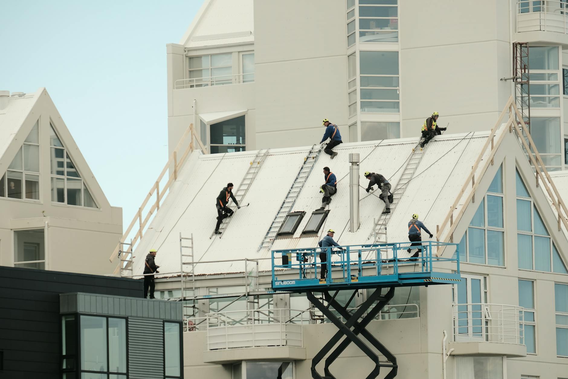 Roofing service in Costa Mesa, CA