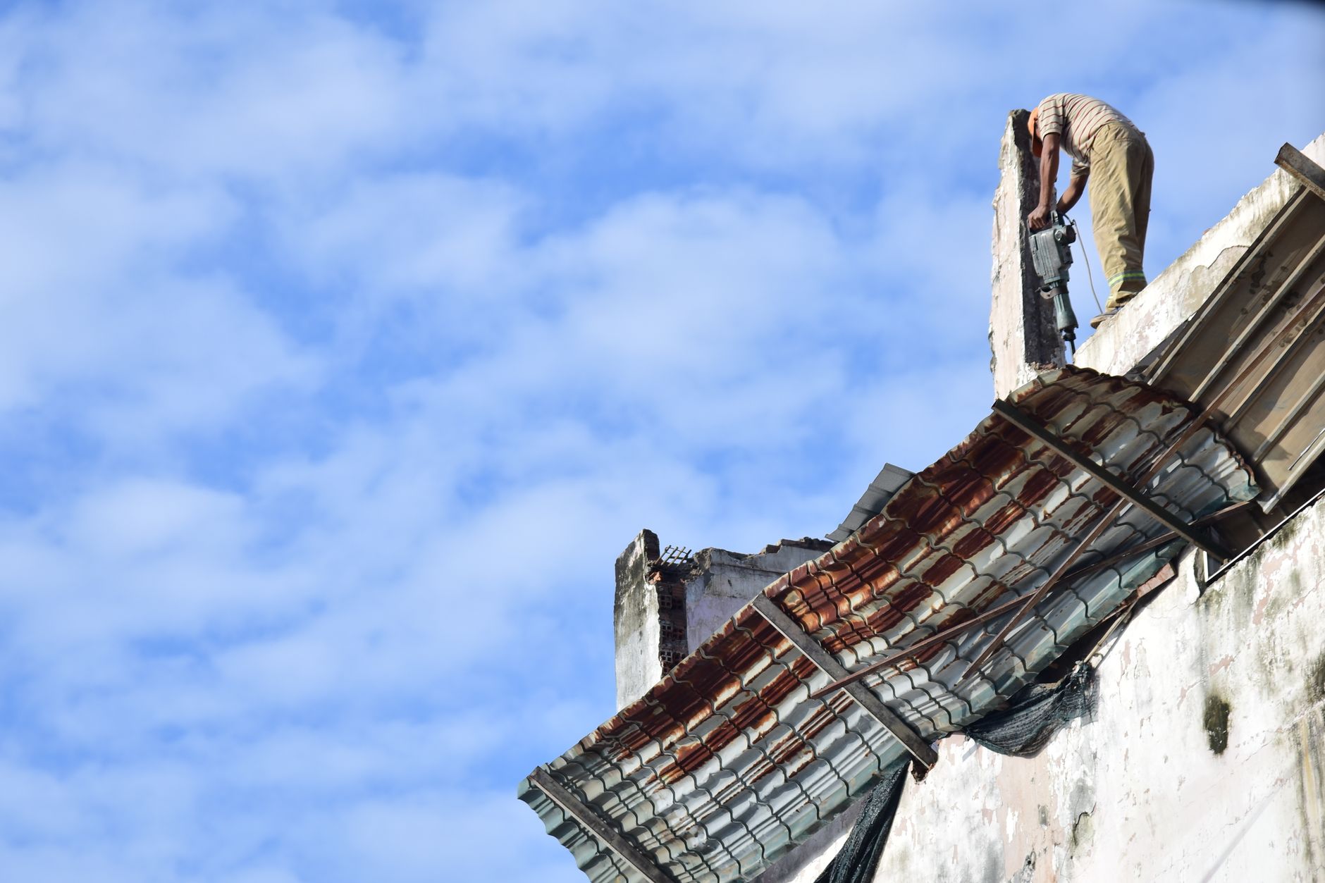 Roofing service in Long Beach, CA