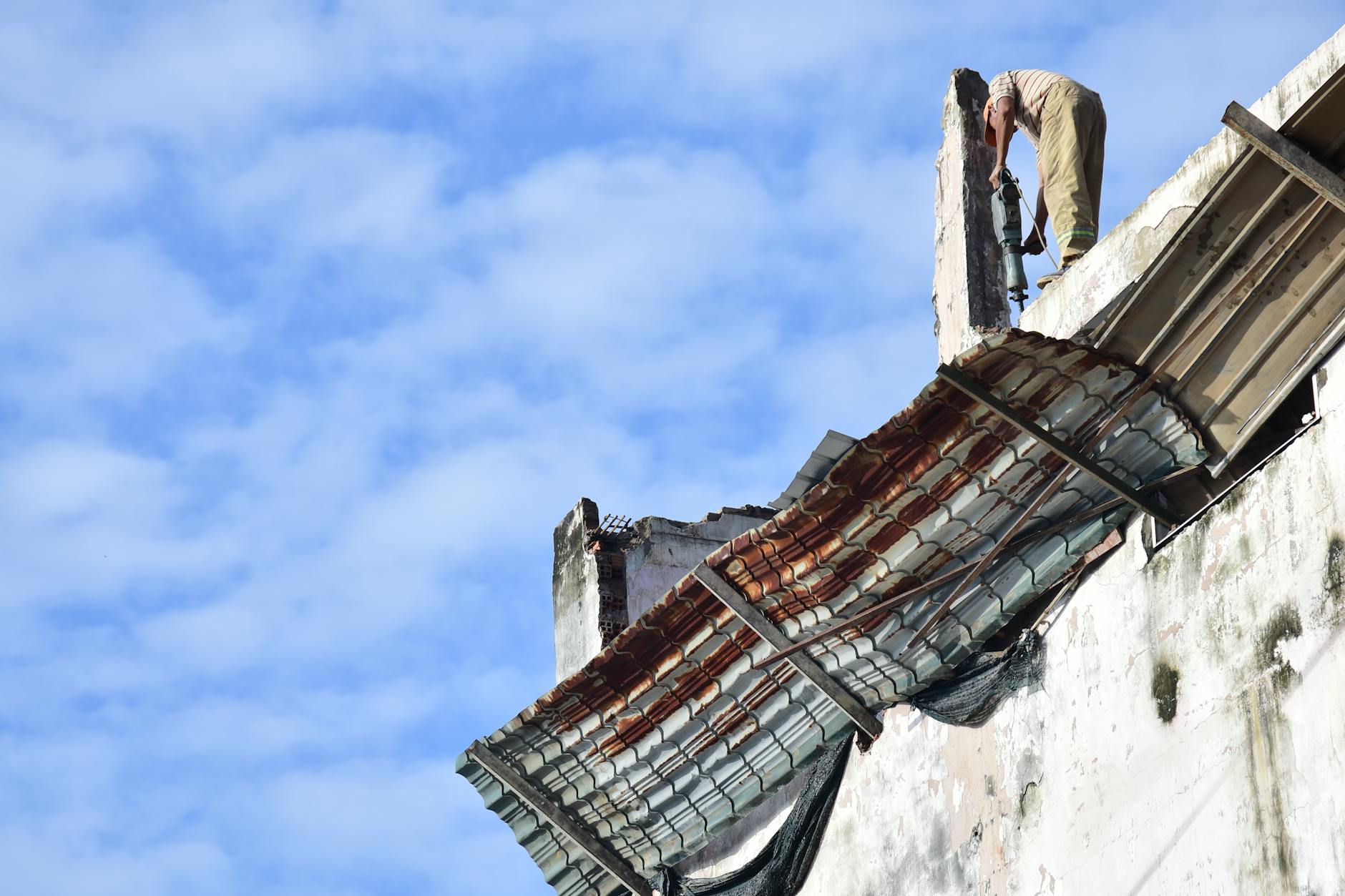 Roofing service in Cambridge, OH
